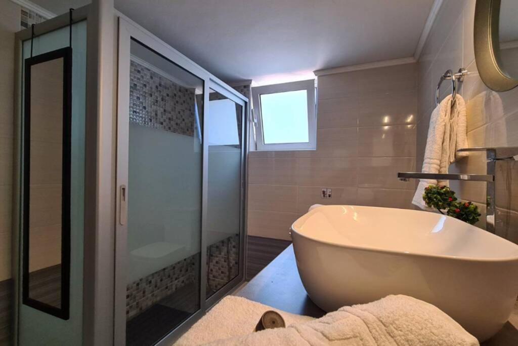 Modern αpt 500m From The Beach. Apartment *